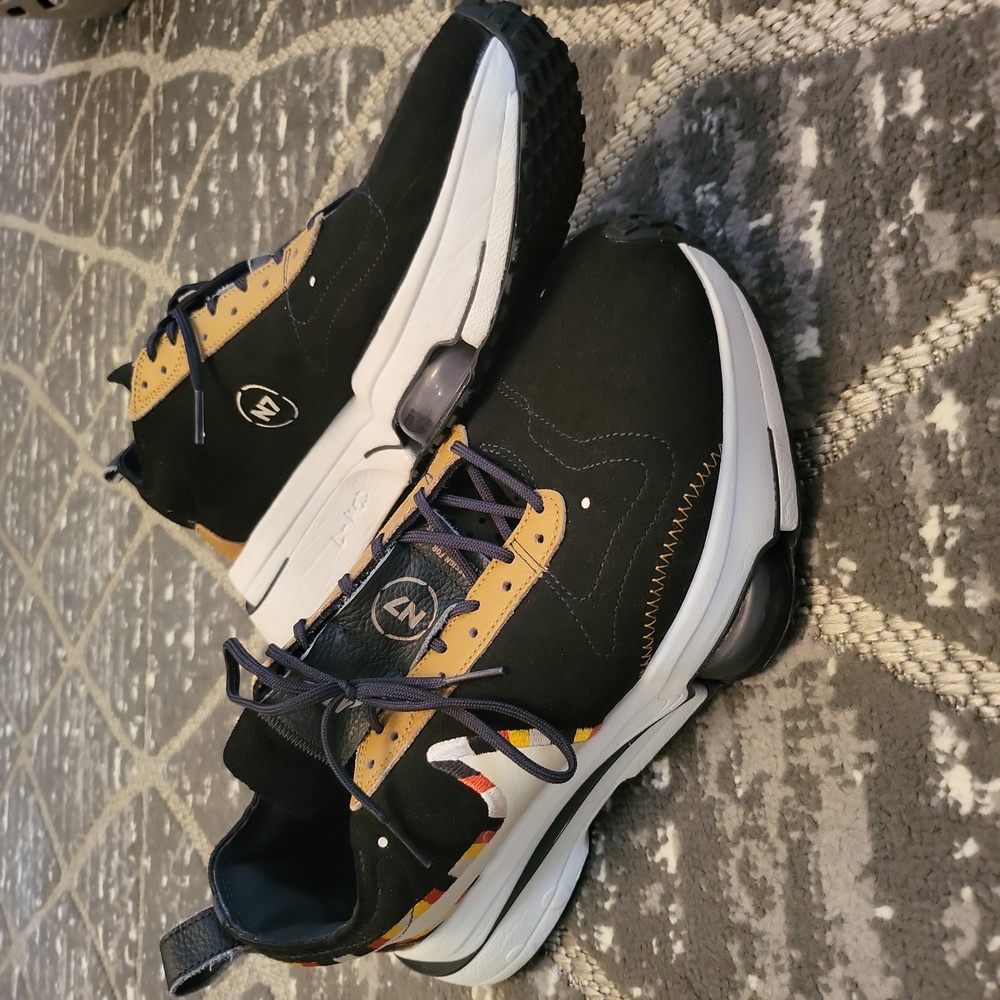 Nike air zoom N7 type running shoes sz 9, black with tan swoosh